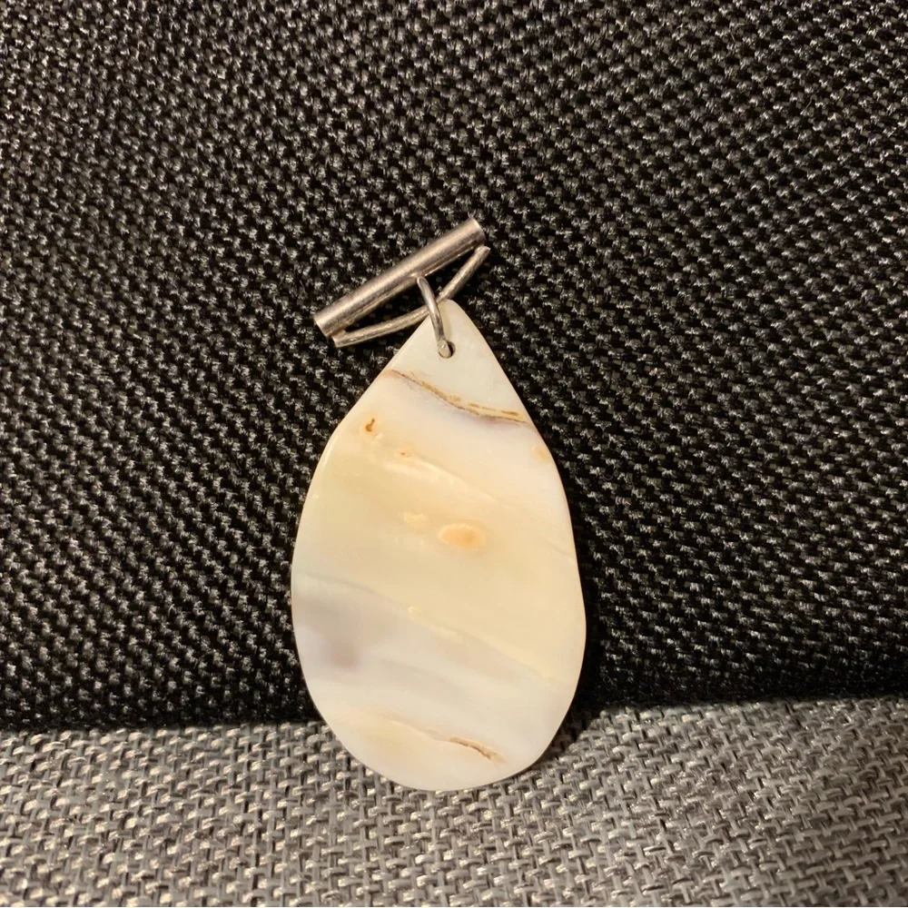 Shell Pendant - Picture 2 of 7